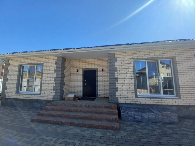 Купить дом на улице Хомутникова в Элисте. Вариант № 7929, 0, площадь -  квм, цена 17000000 рублей