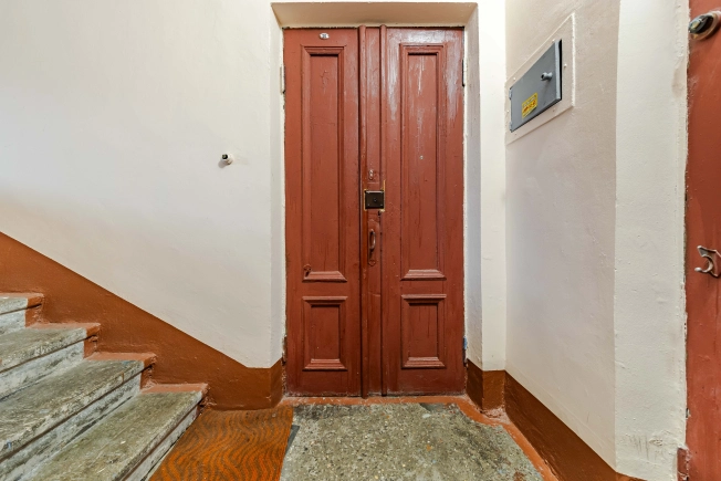 Купить трехкомнатную квартиру на улице Малоохтинский проспект в Санкт-Петербурге. Вариант № 8060298, 29, площадь -  квм, цена 13000000 рублей