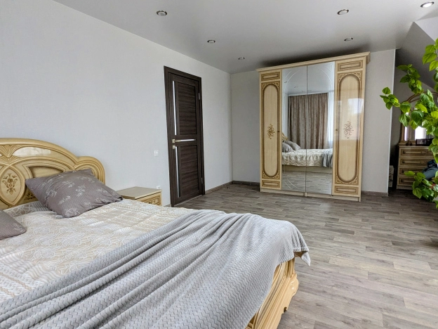 Купить дом на улице Жуковского в Новосибирске. Вариант № 1367950, 17, площадь -  квм, цена 15180000 рублей