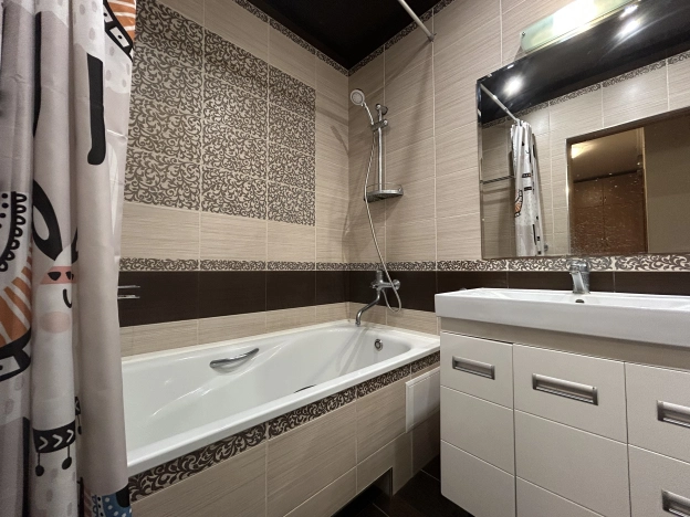 Купить трехкомнатную квартиру в Краснодарском крае. Вариант № 9629947, 10, площадь -  квм, цена 14650000 рублей