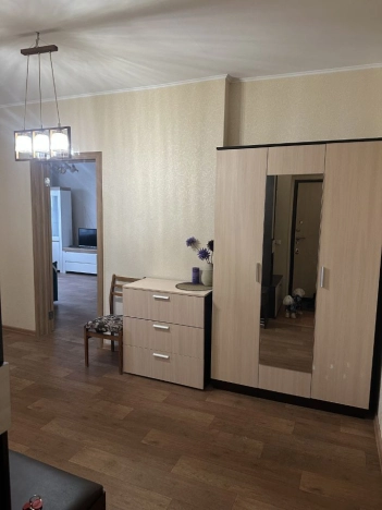 Снять квартиру в районе Калининский в Новосибирске. Вариант № 8534997, 5, площадь -  квм, цена 35000 рублей