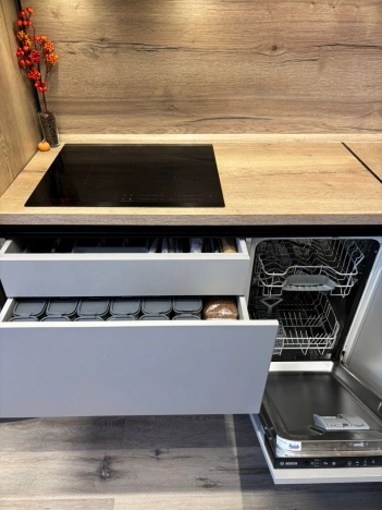 Купить двухкомнатную квартиру в Омске. Вариант № 8216756, 4, площадь -  квм, цена 10750000 рублей