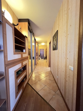 Купить трехкомнатную квартиру в ЮЗАО в Москве. Вариант № 24229, 25, площадь -  квм, цена 33000000 рублей