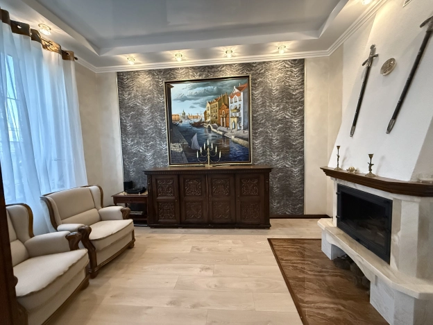 Купить дом в Калининграде. Вариант № 8481594, 4, площадь -  квм, цена 49990000 рублей