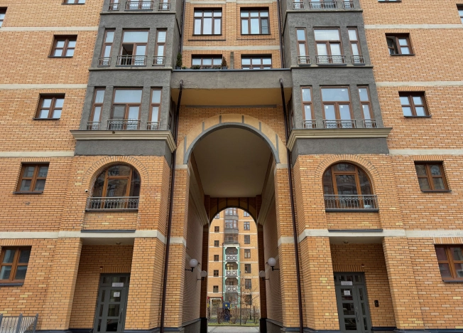 Купить двухкомнатную квартиру на улице Пыжёвский переулок в Москве. Вариант № 10037357, 16, площадь -  квм, цена 6800000 рублей