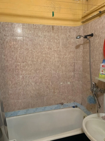 Купить двухкомнатную квартиру на вторичке у метро Золотая нива в Новосибирске. Вариант № 2474850, 15, площадь -  квм, цена 4250000 рублей