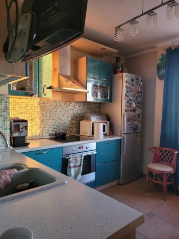 Купить однокомнатную квартиру на вторичке у метро Проспект Ветеранов в Санкт-Петербурге. Вариант № 1052671, 4, площадь -  квм, цена 9950000 рублей