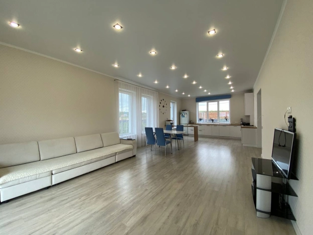 Купить дом в Микрорайоне Прометей, Октябрьский в Октябрьском. Вариант № 10335316, 2, площадь -  квм, цена 15900000 рублей