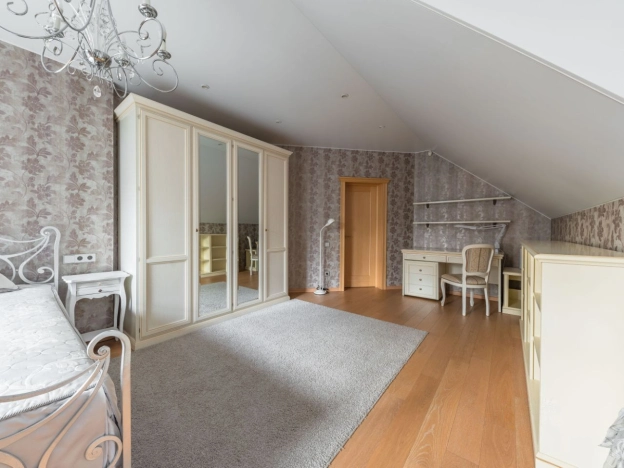 Купить дом в районе Выборгский в Санкт-Петербурге. Вариант № 23826, 15, площадь -  квм, цена 55000000 рублей