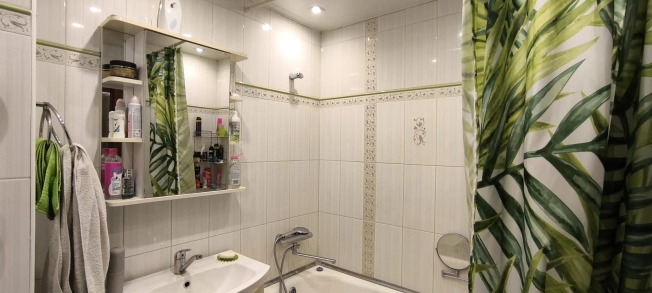 Купить многокомнатную квартиру в Бийске. Вариант № 14613, 7, площадь -  квм, цена 5480000 рублей