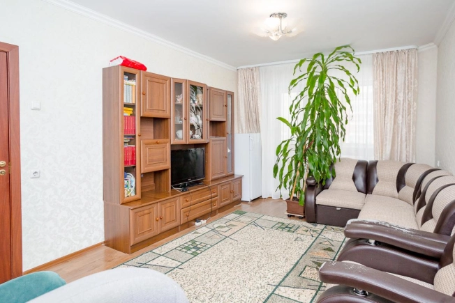 Купить двухкомнатную квартиру на вторичке на улице Гребенщикова в Новосибирске. Вариант № 8031942, 23, площадь -  квм, цена 6000000 рублей