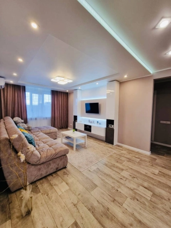 Купить трехкомнатную квартиру в Старом Осколе. Вариант № 5903034, 5, площадь -  квм, цена 7800000 рублей