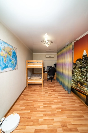 Купить трехкомнатную квартиру в Микрорайоне Фестивальный в Краснодаре. Вариант № 37969, 4, площадь -  квм, цена 10000000 рублей