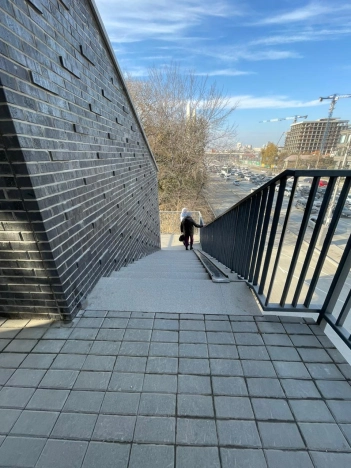 Купить однокомнатную квартиру на вторичке в районе Октябрьский в Новосибирске. Вариант № 7844590, 37, площадь -  квм, цена 8499000 рублей