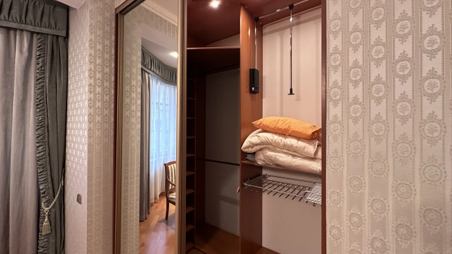 Купить квартиру в Москве. Вариант № 10619257, 33, площадь -  квм, цена 110000000 рублей