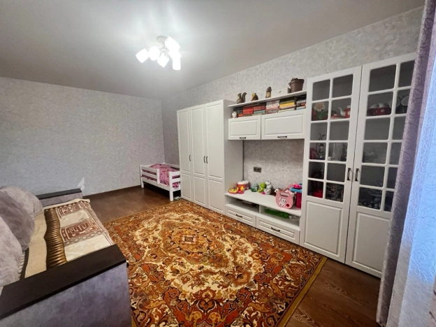 Купить трехкомнатную квартиру в Калуге. Вариант № 4882900, 5, площадь -  квм, цена 4000000 рублей