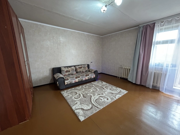 Купить трехкомнатную квартиру в Сыктывкаре. Вариант № 11250, 6, площадь -  квм, цена 5700000 рублей