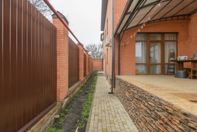 Купить дом в районе Пролетарский в Ростове-на-Дону. Вариант № 25525, 28, площадь -  квм, цена 24500000 рублей