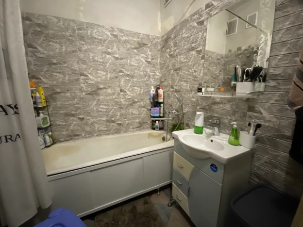 Купить трехкомнатную квартиру в Ярославской области. Вариант № 8715, 13, площадь -  квм, цена 2990000 рублей