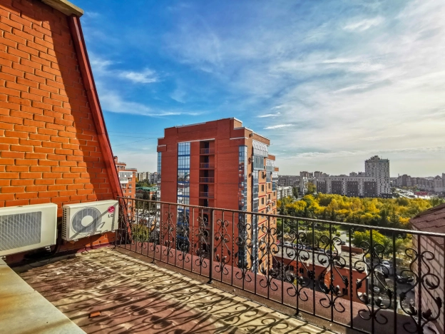 Купить четырехкомнатную квартиру в Омске. Вариант № 17389, 24, площадь -  квм, цена 17890000 рублей