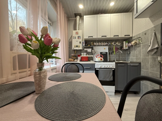 Купить однокомнатную квартиру на вторичке в Пензенской области. Вариант № 8128281, 4, площадь - квм, цена 3000000 рублей