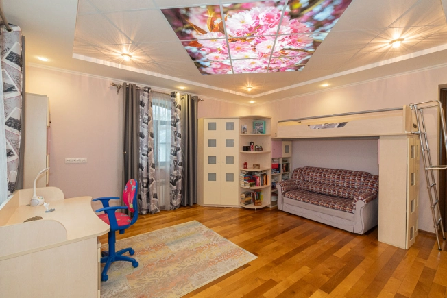 Купить дом на улице Сакко и Ванцетти в Владимире. Вариант № 17107, 33, площадь -  квм, цена 58000000 рублей