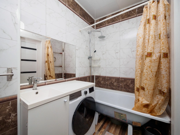 Купить однокомнатную квартиру в Омске. Вариант № 5301706, 20, площадь -  квм, цена 3600000 рублей