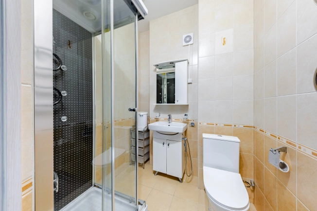 Купить трехкомнатную квартиру у метро Горьковская в Санкт-Петербурге. Вариант № 44898, 5, площадь -  квм, цена 19450000 рублей