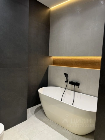 Купить четырехкомнатную квартиру в Волгограде. Вариант № 40227, 17, площадь -  квм, цена 28720000 рублей