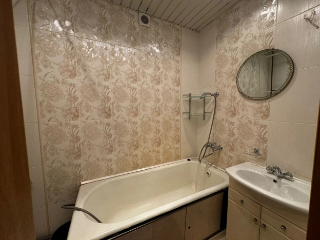 Купить трехкомнатную квартиру в Иркутской области. Вариант № 7683016, 7, площадь -  квм, цена 4850000 рублей