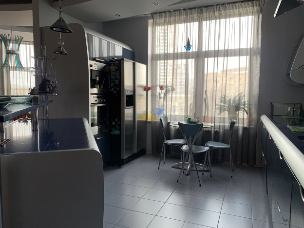 Купить квартиру на вторичке у метро Октябрьское поле в Москве. Вариант № 6286132, 7, площадь -  квм, цена 70000000 рублей