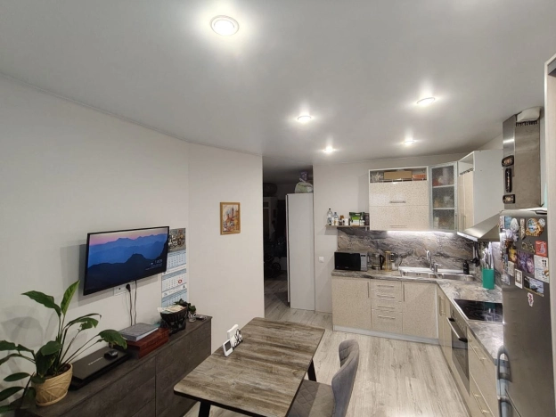 Купить однокомнатную квартиру на улице Шелепихинская набережная в Москве. Вариант № 9832246, 3, площадь -  квм, цена 9399999 рублей