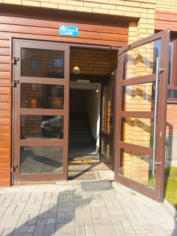 Купить квартиру со свободной планировкой на вторичке в Новосибирской области. Вариант № 3867823, 9, площадь -  квм, цена 4450000 рублей