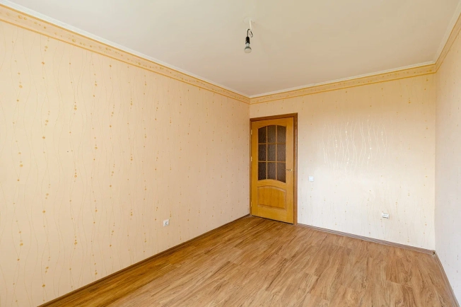 Купить трехкомнатную квартиру в Калининграде. Вариант № 10493872, 5, площадь -  квм, цена 9850000 рублей