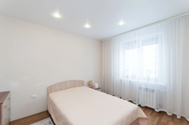 Купить двухкомнатную квартиру на вторичке в Микрорайоне 10-й, Тобольск в Тобольске. Вариант № 4829, 4, площадь -  квм, цена 5400000 рублей