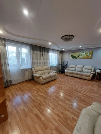 Купить квартиру на вторичке на улице Красных Коммунаров в Чите. Вариант № 6030, 7, площадь -  квм, цена 8800000 рублей