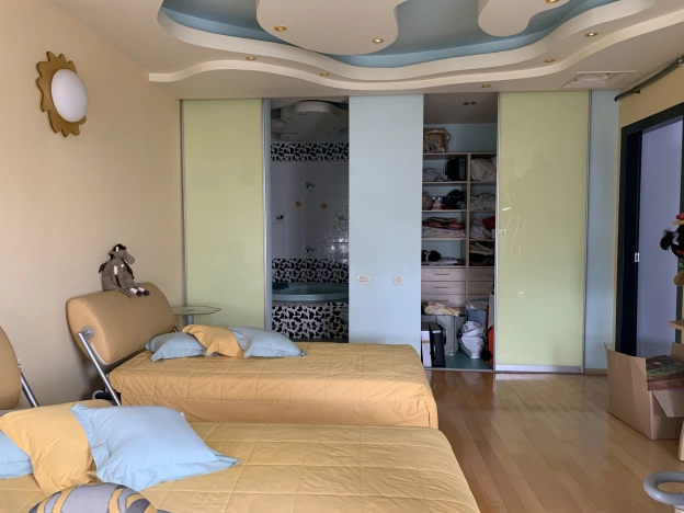 Купить квартиру на вторичке у метро Октябрьское поле в Москве. Вариант № 6286132, 23, площадь -  квм, цена 70000000 рублей