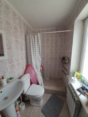 Купить трехкомнатную квартиру на вторичке в Микрорайоне 8-й, Элиста в Элисте. Вариант № 17140, 12, площадь -  квм, цена 3000000 рублей