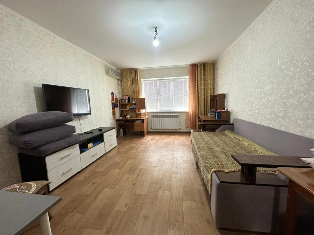 Купить трехкомнатную квартиру в Микрорайоне 8-й, Элиста в Элисте. Вариант № 7861639, 2, площадь -  квм, цена 8900000 рублей