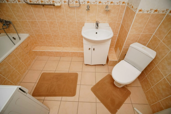 Купить двухкомнатную квартиру на улице 70 лет Октября в Омске. Вариант № 37484, 15, площадь -  квм, цена 9150000 рублей