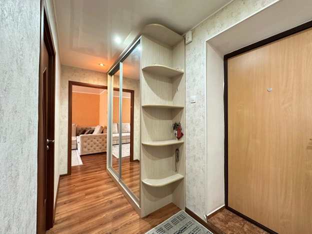 Купить двухкомнатную квартиру в Октябрьском. Вариант № 1890899, 5, площадь -  квм, цена 4640000 рублей