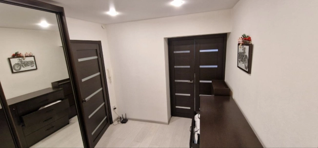 Купить квартиру на вторичке в Вологде. Вариант № 10941970, 21, площадь - квм, цена 4590000 рублей