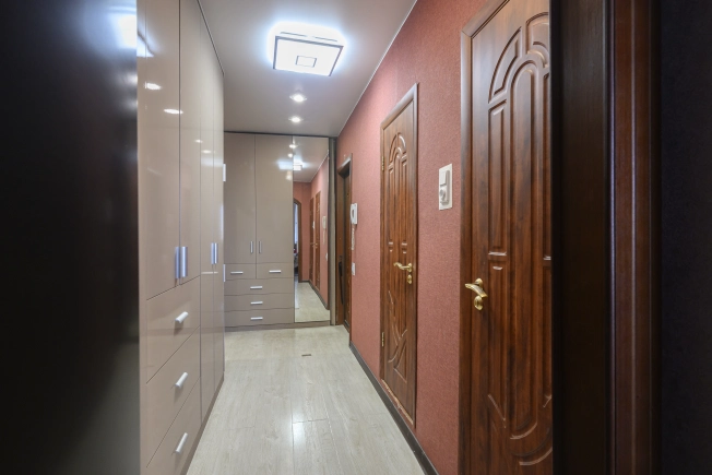 Купить трехкомнатную квартиру у метро Коммунарка в Москве. Вариант № 8845570, 5, площадь -  квм, цена 14200000 рублей