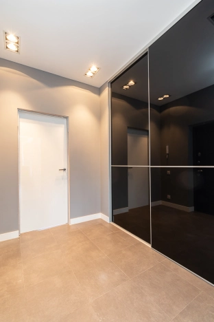 Купить двухкомнатную квартиру на улице 10 лет Октября в Омске. Вариант № 5498, 16, площадь -  квм, цена 12600000 рублей