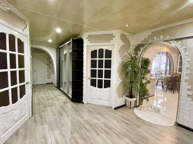 Купить четырехкомнатную квартиру в Московской области. Вариант № 10006373, 0, площадь -  квм, цена 11380000 рублей