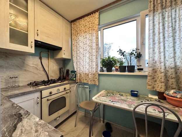 Купить трехкомнатную квартиру в районе Приморский в Санкт-Петербурге. Вариант № 1383159, 15, площадь -  квм, цена 11249000 рублей