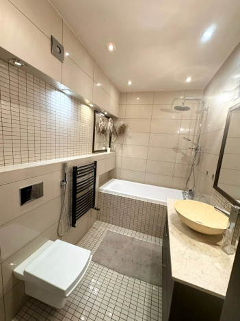 Купить трехкомнатную квартиру на улице Олега Кошевого в Калининграде. Вариант № 14474, 24, площадь -  квм, цена 14500000 рублей