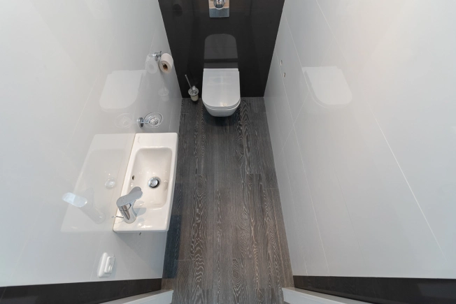 Купить двухкомнатную квартиру на улице 10 лет Октября в Омске. Вариант № 5498, 23, площадь -  квм, цена 12600000 рублей