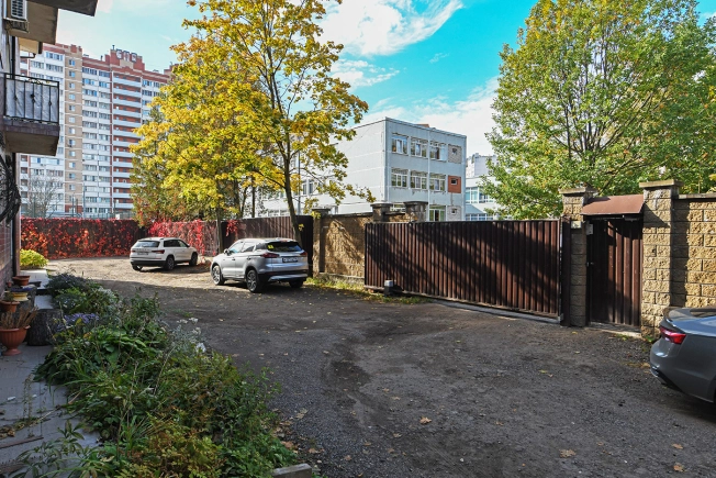 Купить многокомнатную квартиру в районе Филёвский Парк в Москве. Вариант № 1289752, 27, площадь -  квм, цена 16500000 рублей