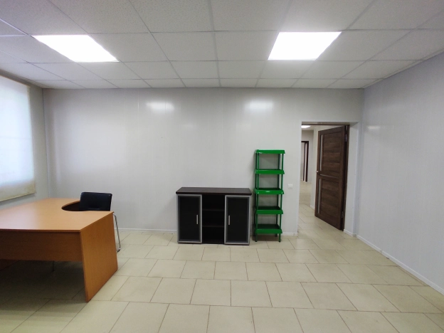 Купить коммерческую недвижимость в Омске. Вариант № 9430371, 6, площадь -  квм, цена 11000000 рублей